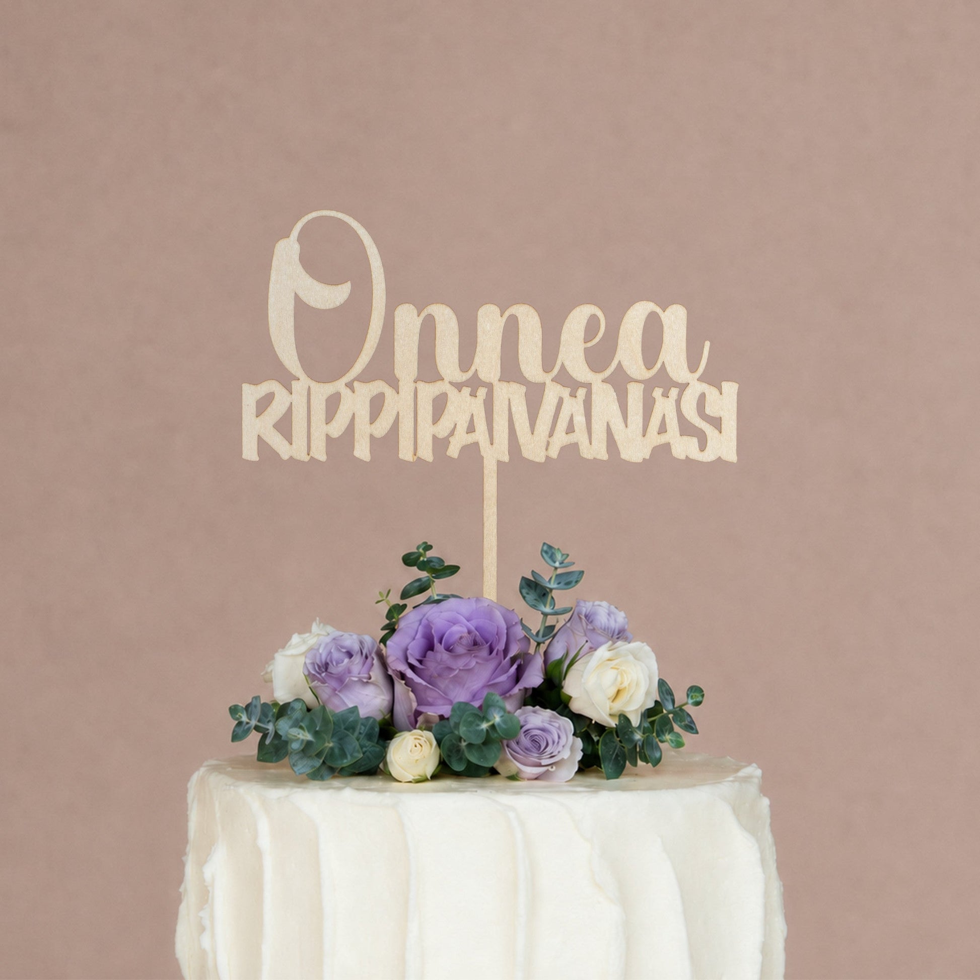 Onnea rippipäivänäsi -kakkukoriste suomalaisesta koivuvanerista